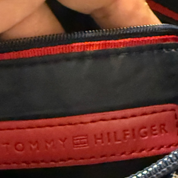 Tommy Hilfiger Signature Navy and White Crossbody Bag - Picture 11 of 14
